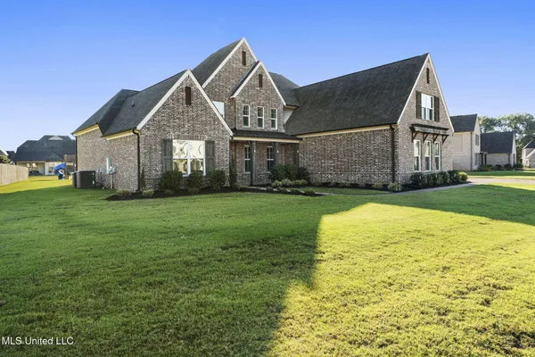 $599,900 | 7198 Harrier Drive East, Olive Branch, MS 38654