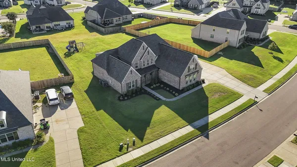 $599,900 | 7198 Harrier Drive East, Olive Branch, MS 38654