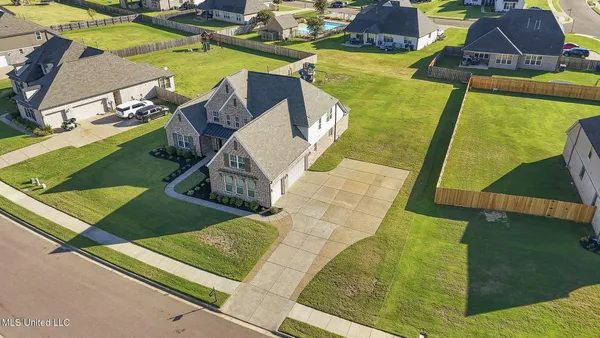 $599,900 | 7198 Harrier Drive East, Olive Branch, MS 38654