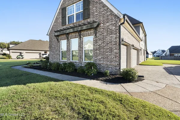 $599,900 | 7198 Harrier Drive East, Olive Branch, MS 38654