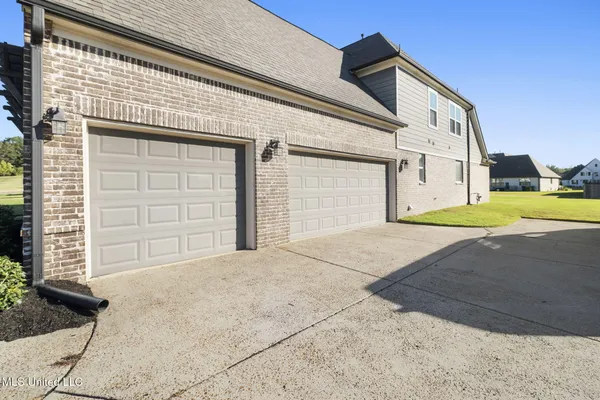 $599,900 | 7198 Harrier Drive East, Olive Branch, MS 38654