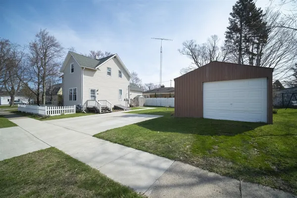 $218,500 | 257 2nd Avenue, Manistee, MI 49660