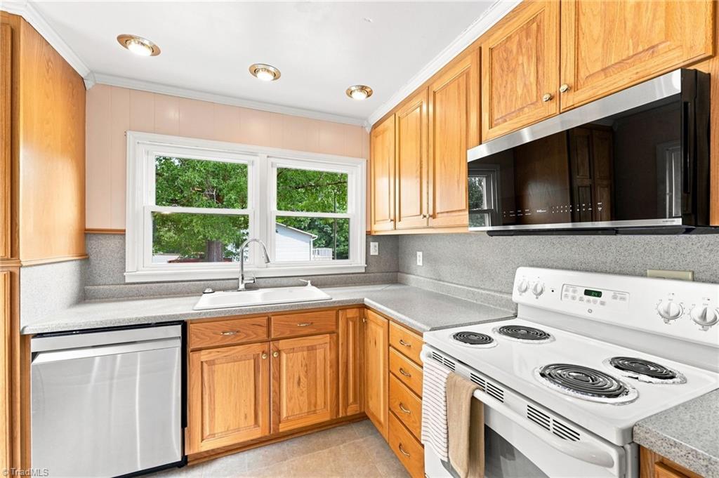 216 Underwood Road Elon, NC 27244 - Photo 7 of 20 Gallery Image 7