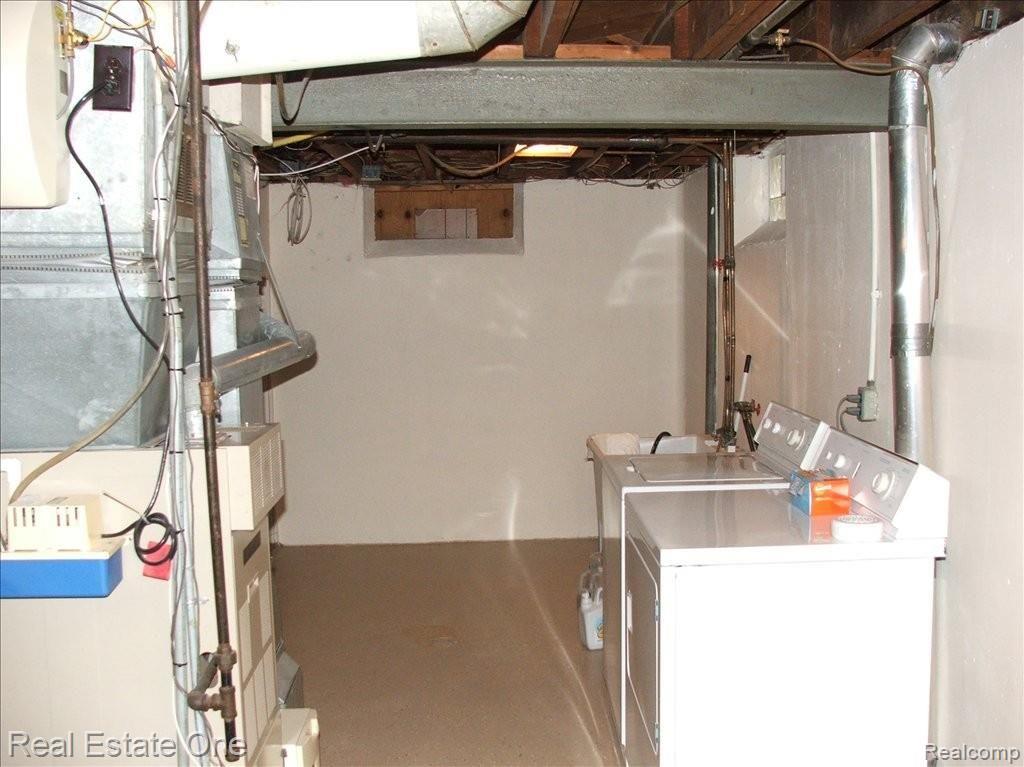 18610 Wick Road Allen Park, MI 48101 - Photo 14 of 17 Laundry Room