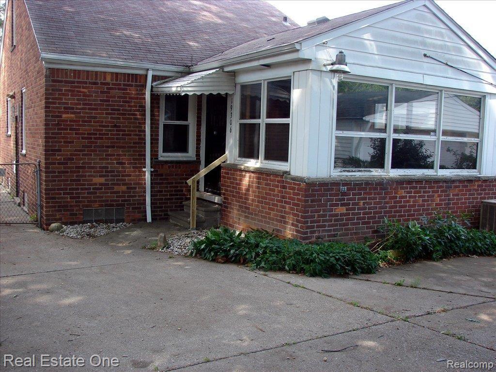 19306 Burt Road Detroit, MI 48219 - Photo 4 of 20 BURT RD REAR EXTERIOR