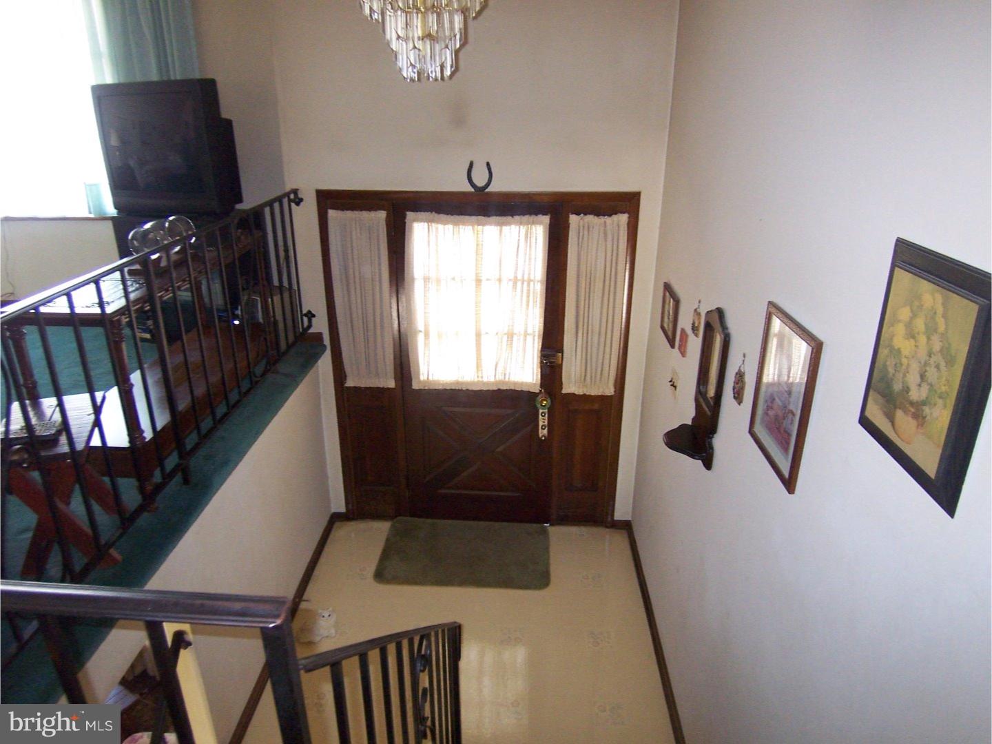 518 Schick Road Aston, PA 19014 - Photo 4 of 22 Foyer