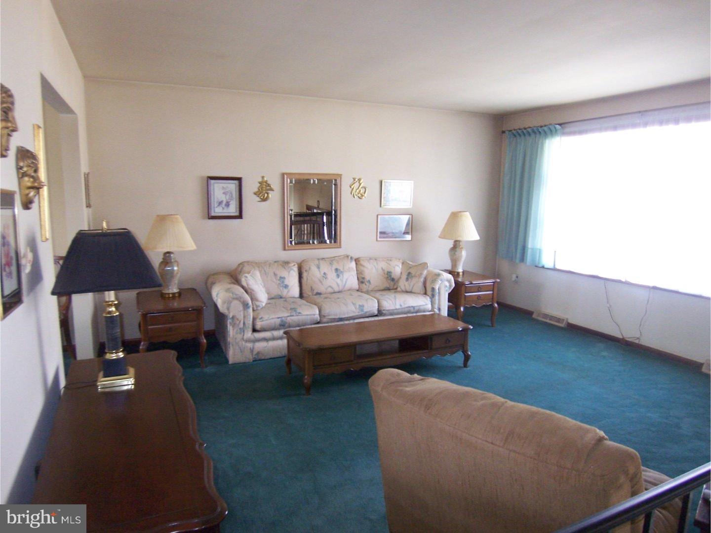 518 Schick Road Aston, PA 19014 - Photo 5 of 22 Living Room