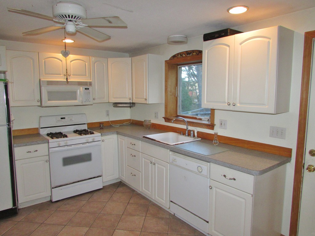 16 Arapahoe Road Bellingham, MA 02019 - Photo 4 of 9 Gallery Image 4