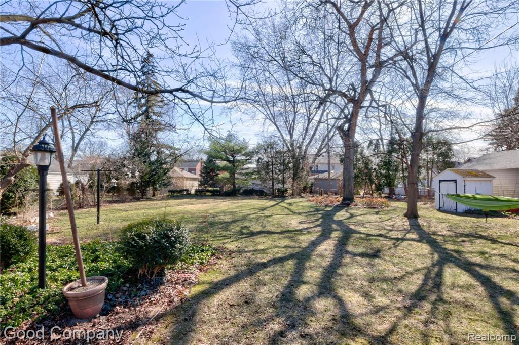 1859 Oxford Road Grosse Pointe Woods, MI 48236 - Photo 42 of 47
