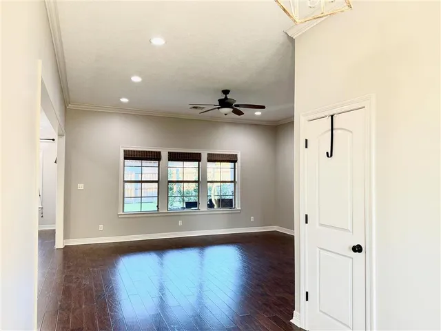 $2,300 | 3680 Lawrence Lane, Lake Charles, LA 70605