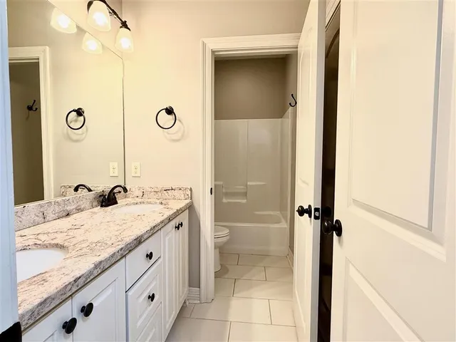 $2,300 | 3680 Lawrence Lane, Lake Charles, LA 70605