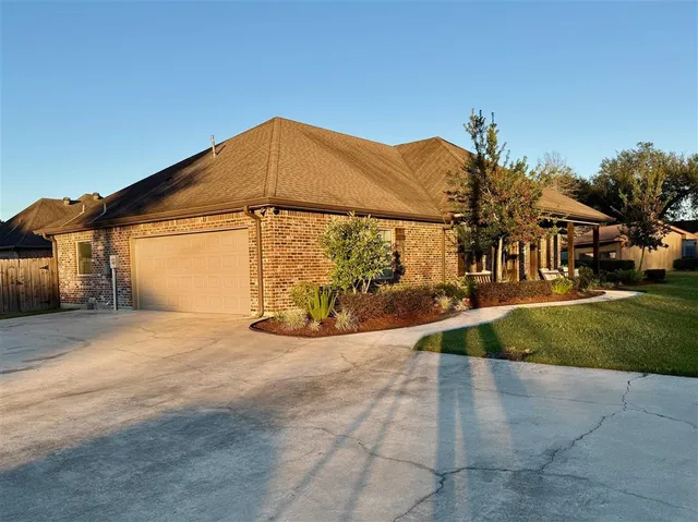 $2,300 | 3680 Lawrence Lane, Lake Charles, LA 70605