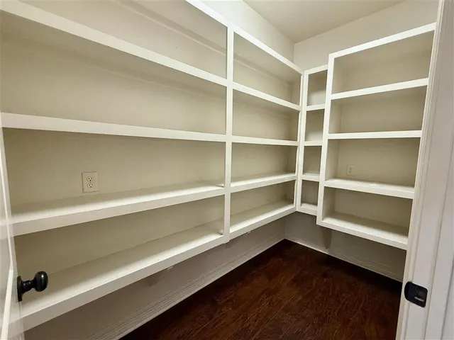 $2,300 | 3680 Lawrence Lane, Lake Charles, LA 70605