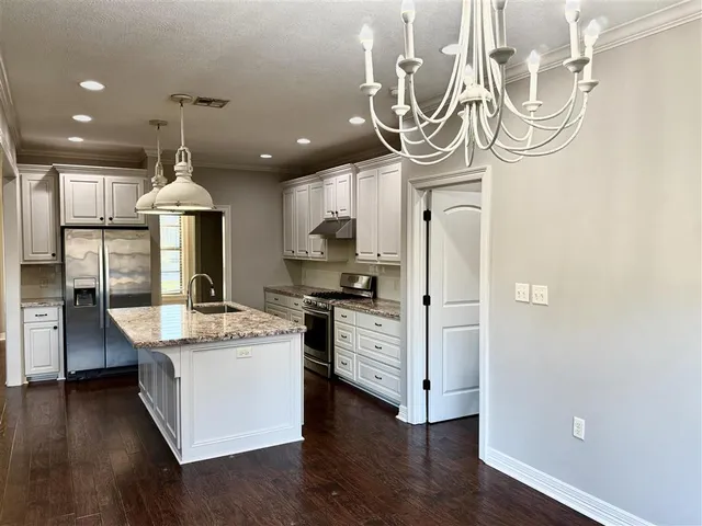 $2,300 | 3680 Lawrence Lane, Lake Charles, LA 70605