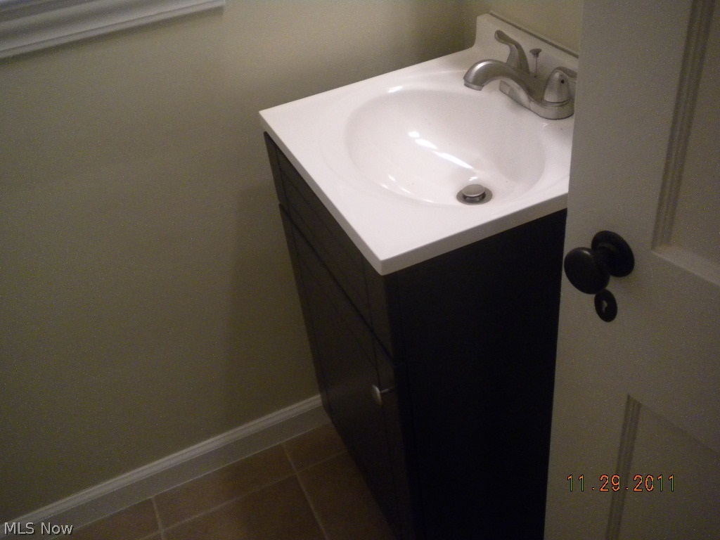 1053 Rushleigh Road Cleveland Heights, OH 44121 - Photo 7 of 12