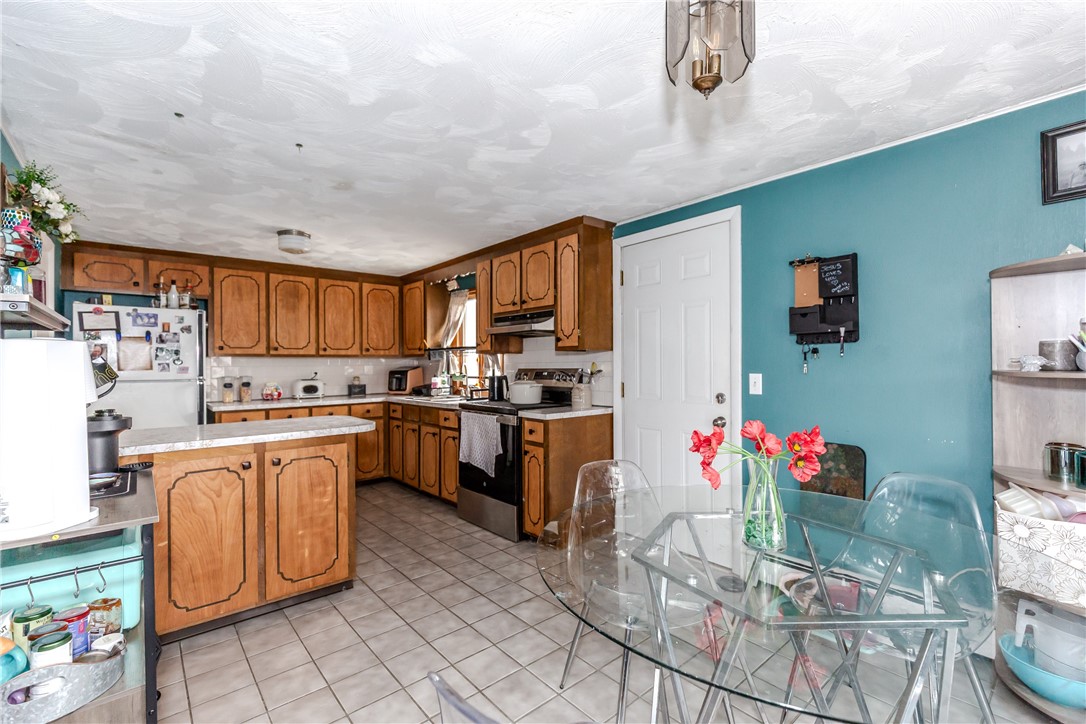 60 Ruskin Avenue Woonsocket, RI 02895 - Photo 18 of 31 2nd Floor Kitchen & Dining Area