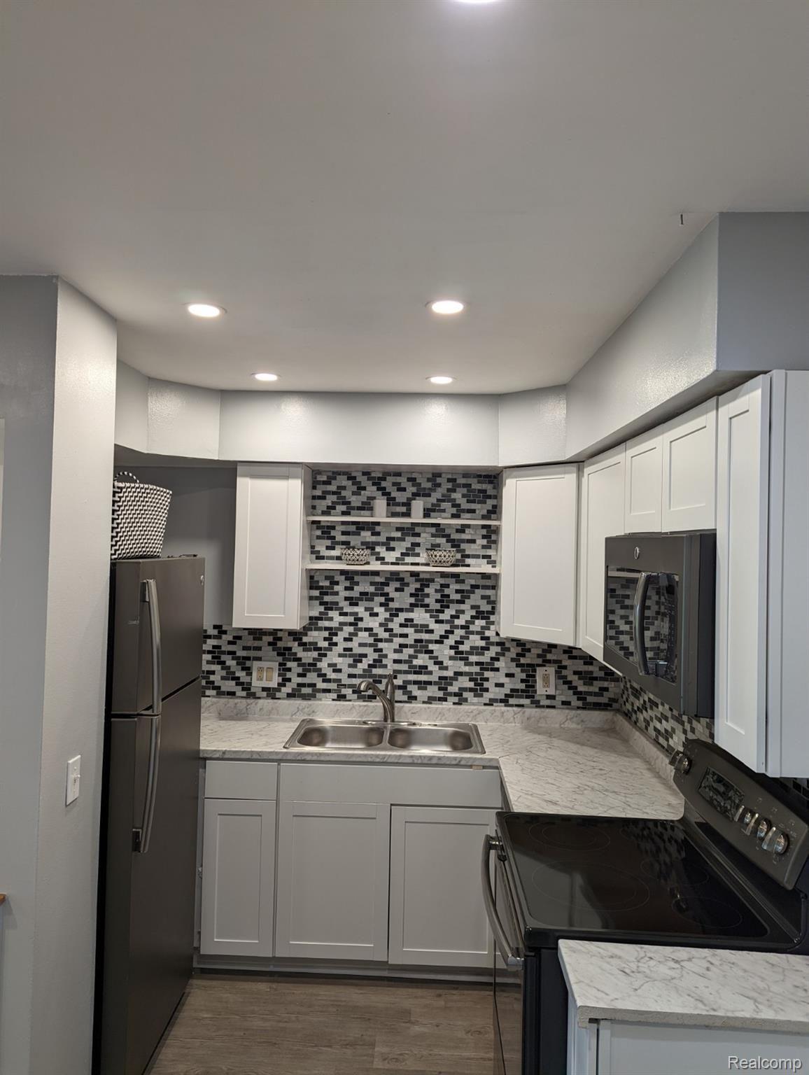 29201 Hayes Road, Unit 5 Warren, MI 48088 - Photo 4 of 20 New Cabniets
