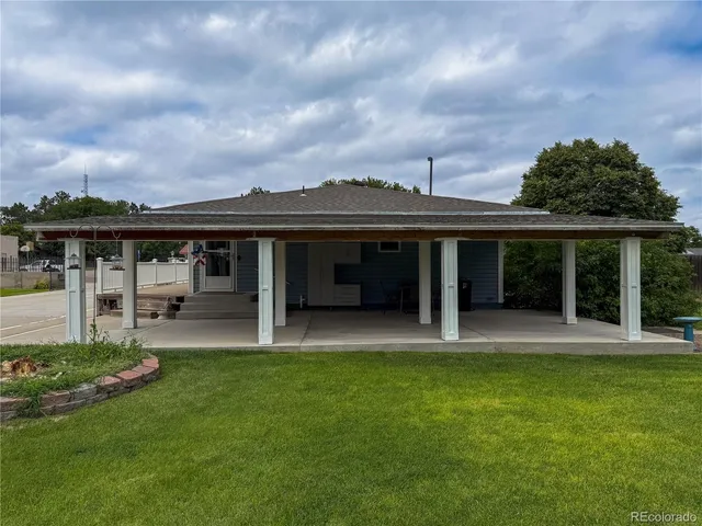 a view of a house with backyard and porch