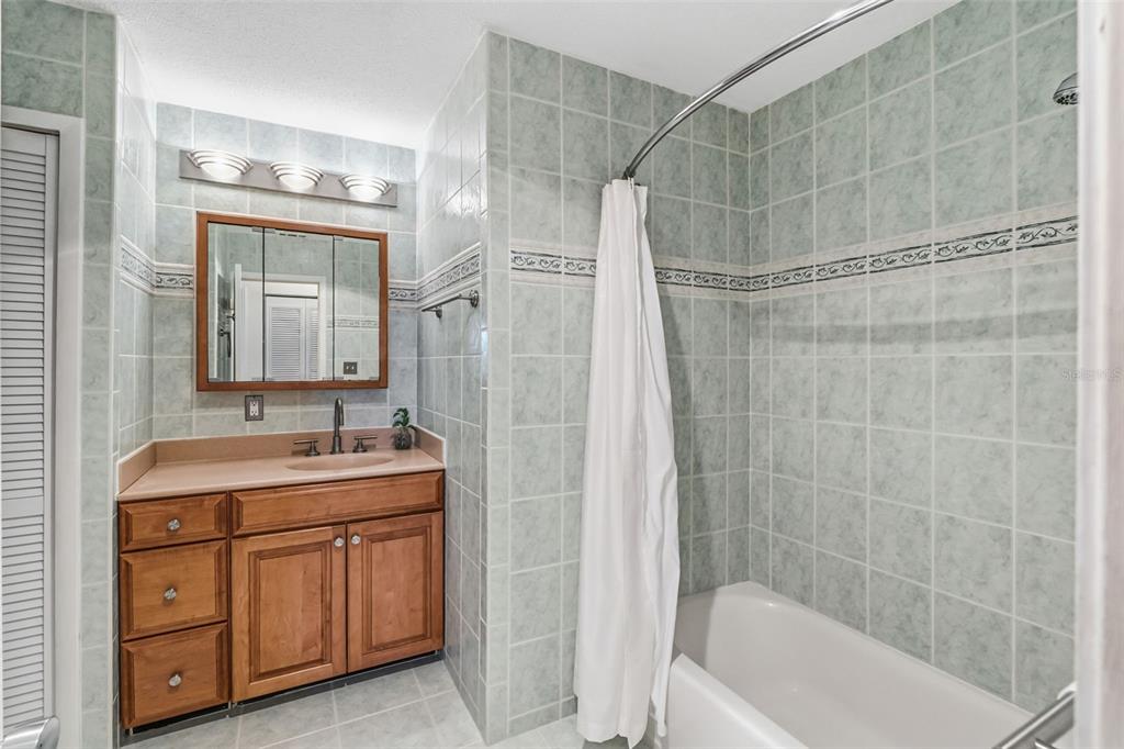 531 Sutton Place, Unit 14 Longboat Key, FL 34228 - Photo 13 of 29