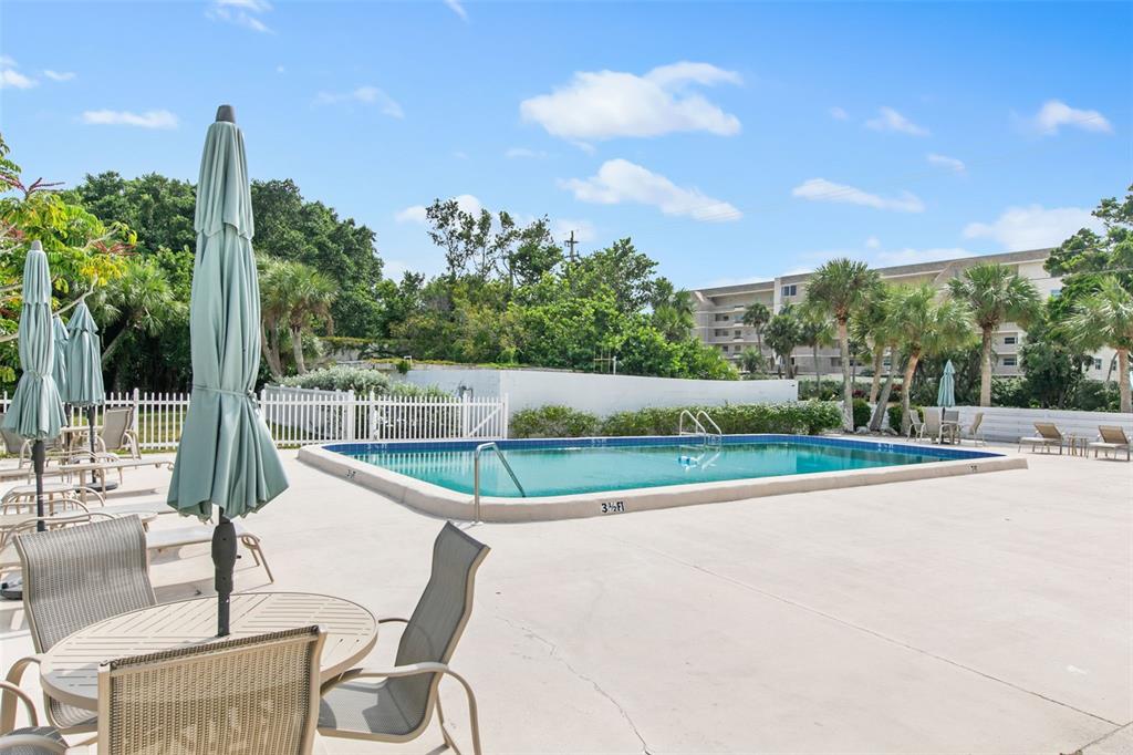 531 Sutton Place, Unit 14 Longboat Key, FL 34228 - Photo 21 of 29