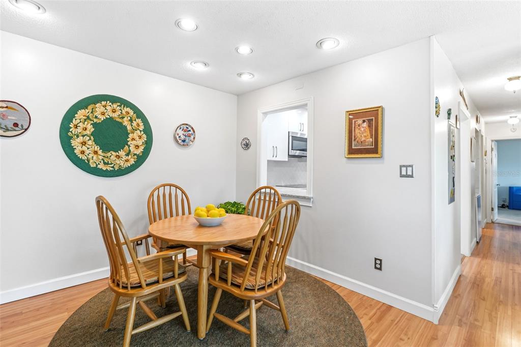 531 Sutton Place, Unit 14 Longboat Key, FL 34228 - Photo 6 of 29