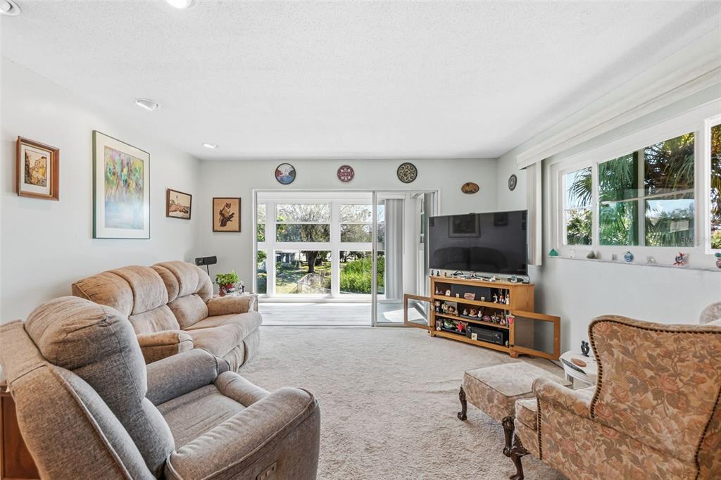 531 Sutton Place, Unit 14 Longboat Key, FL 34228 - Photo 8 of 29