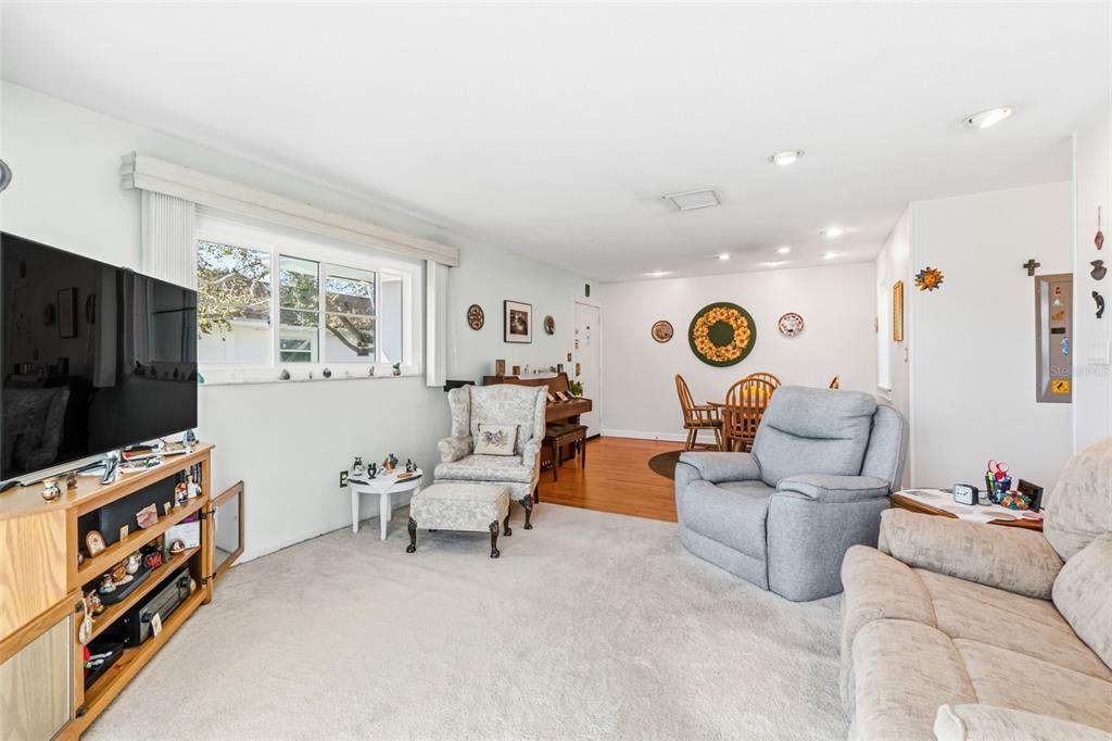 531 Sutton Place, Unit 14 Longboat Key, FL 34228 - Photo 9 of 29