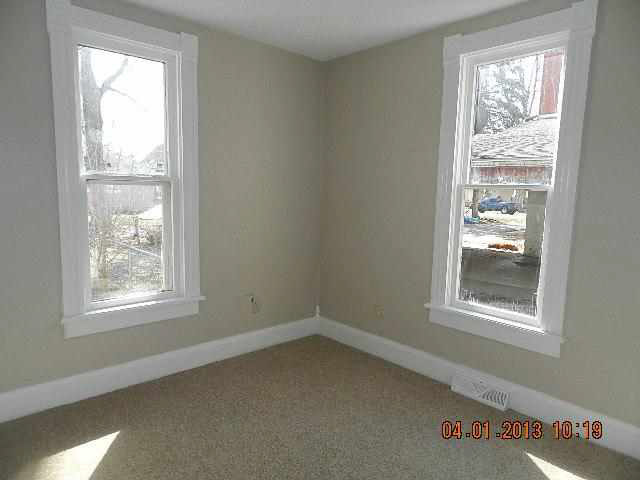 421 Pontiac Street Rochester, IN 46975 - Photo 3 of 6