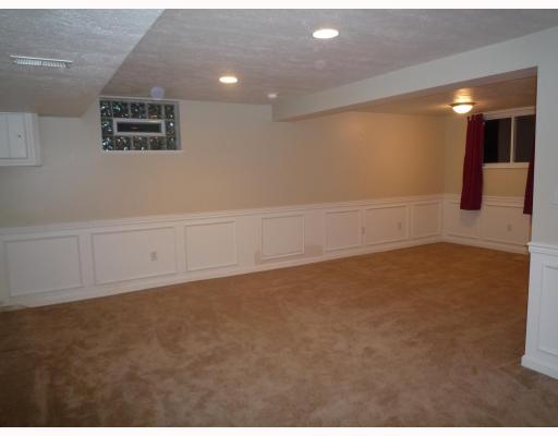 973 Roland Road Pittsburgh, PA 15221 - Photo 6 of 15 Den/Family/Great Room.