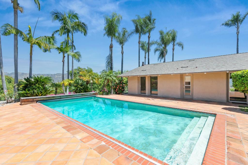 14048 San Pasqual Valley Road Escondido, CA 92027 - Photo 20 of 55 a view of a backyard with plants and palm tree