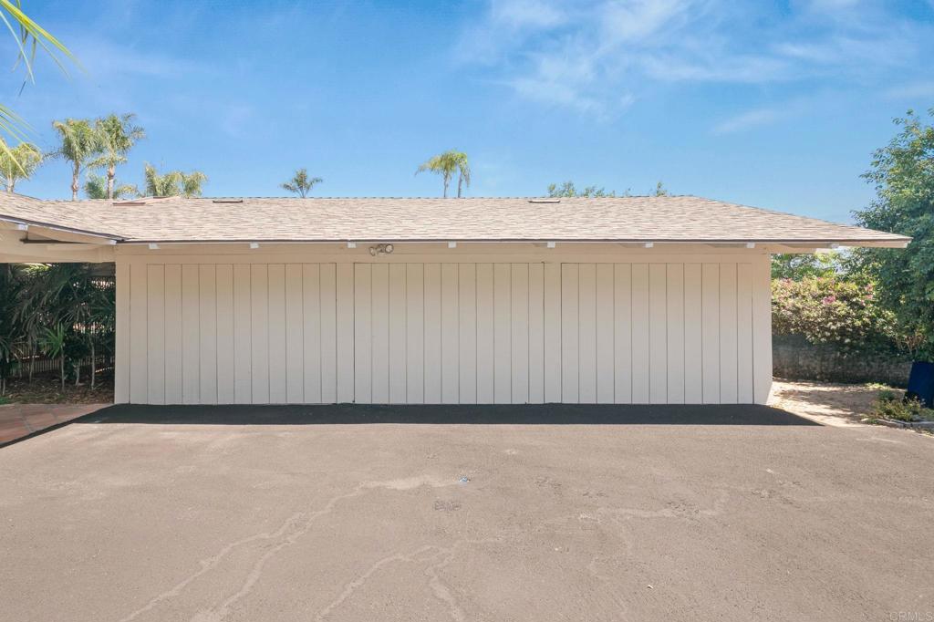 14048 San Pasqual Valley Road Escondido, CA 92027 - Photo 48 of 55 Garage