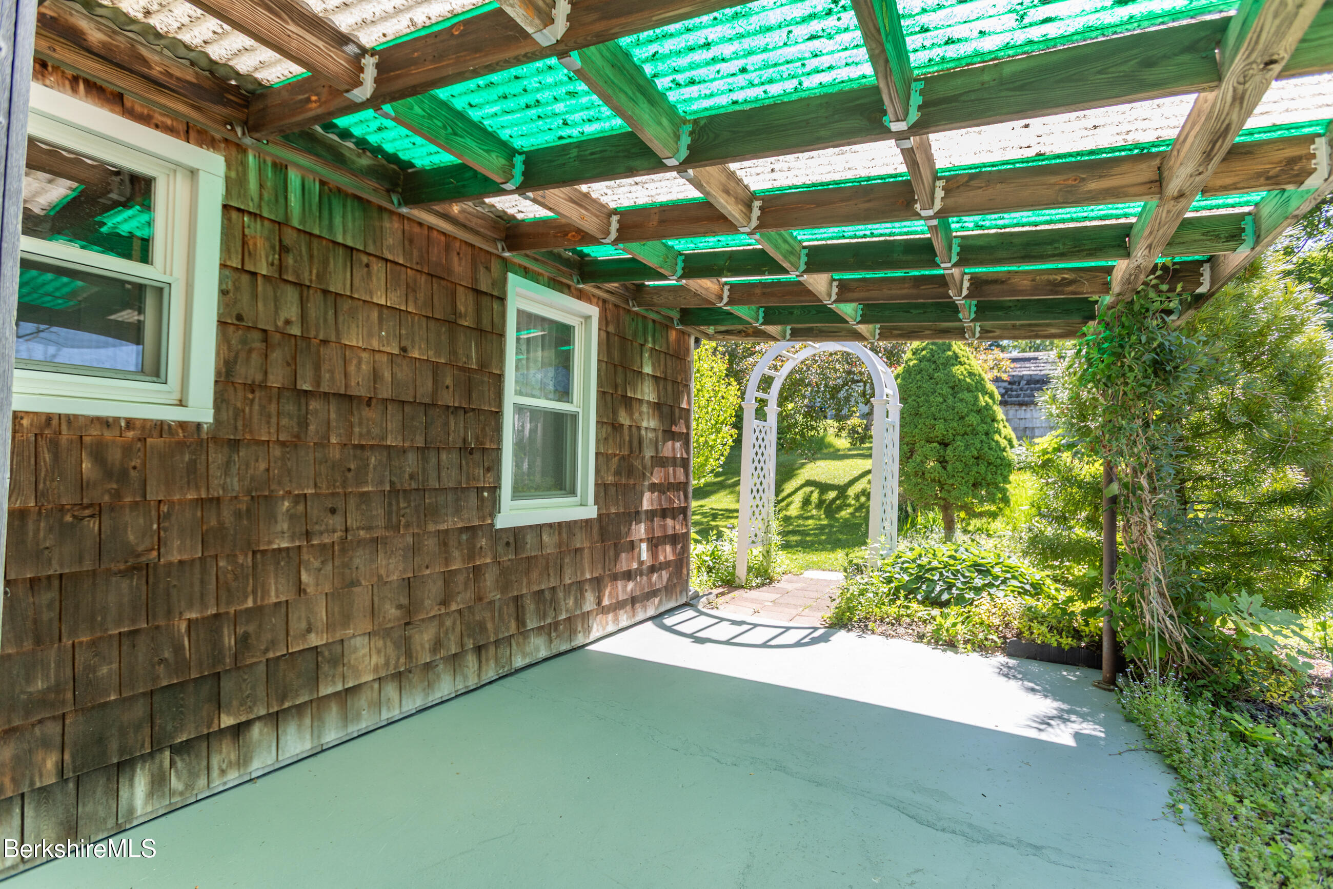 116 Brombach Street Pittsfield, MA 01201 - Photo 7 of 22 image-26