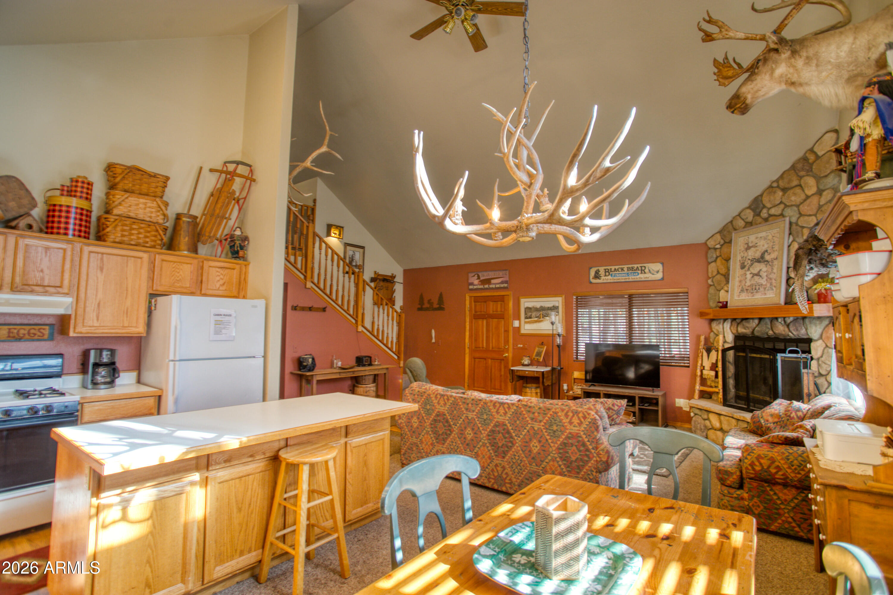 146 Deer Run Road Pinetop, AZ 85935 - Photo 8 of 44 DINING TO LIVING