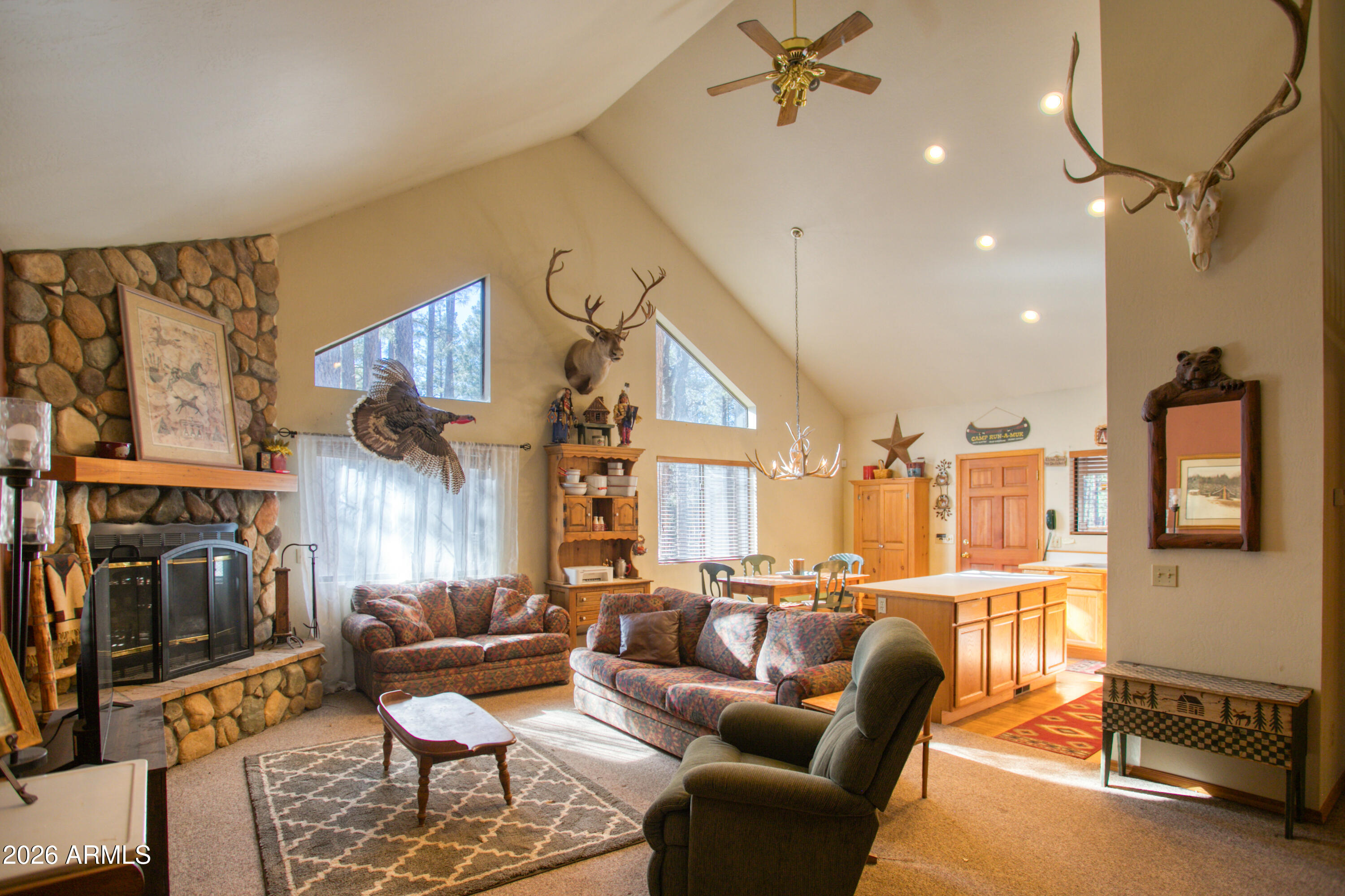 146 Deer Run Road Pinetop, AZ 85935 - Photo 2 of 44 GREATROOM