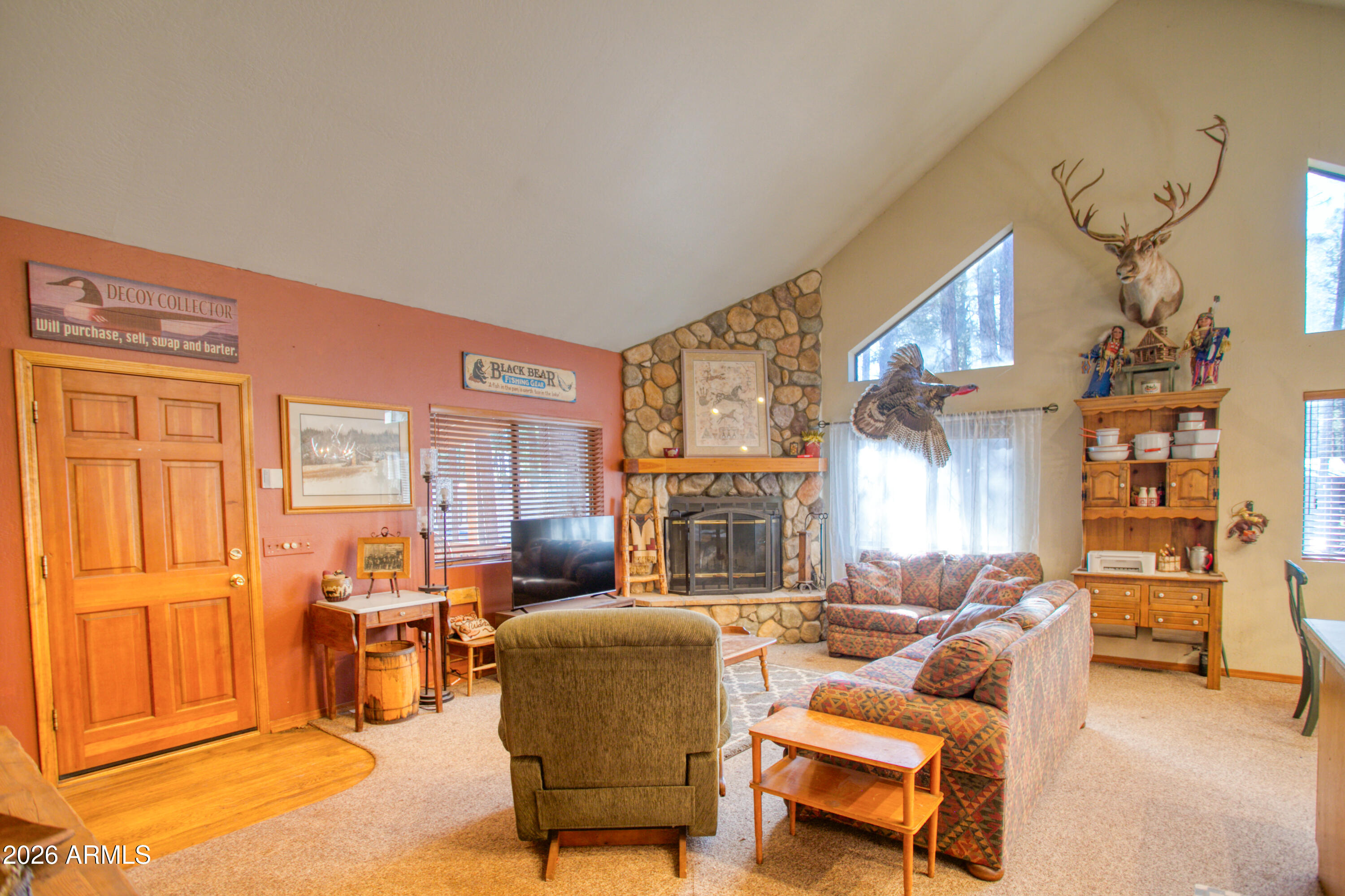 146 Deer Run Road Pinetop, AZ 85935 - Photo 4 of 44 LIVING