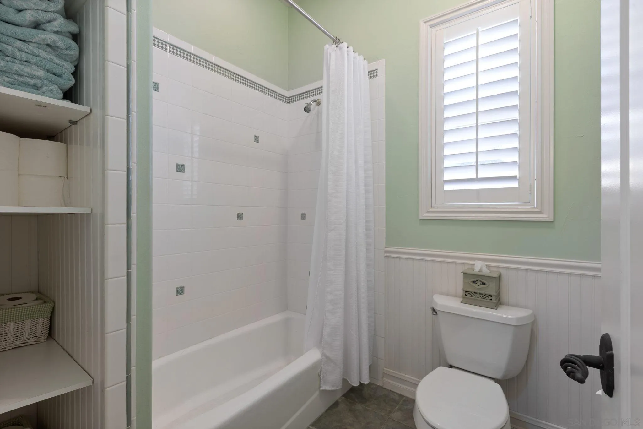 30419 Canyon Estates Road Vista, CA 92084 - Photo 36 of 75 a bathroom with a toilet a sink and bathtub