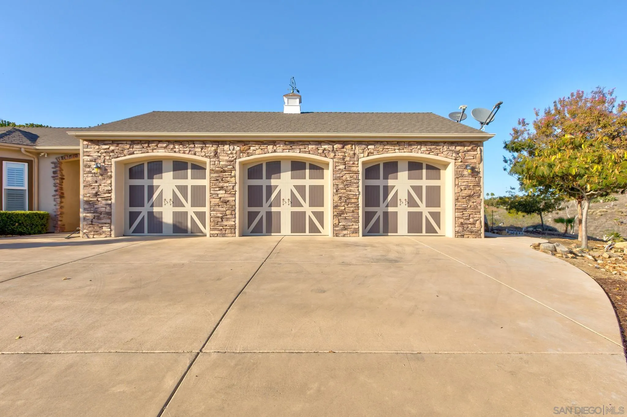 30419 Canyon Estates Road Vista, CA 92084 - Photo 5 of 75