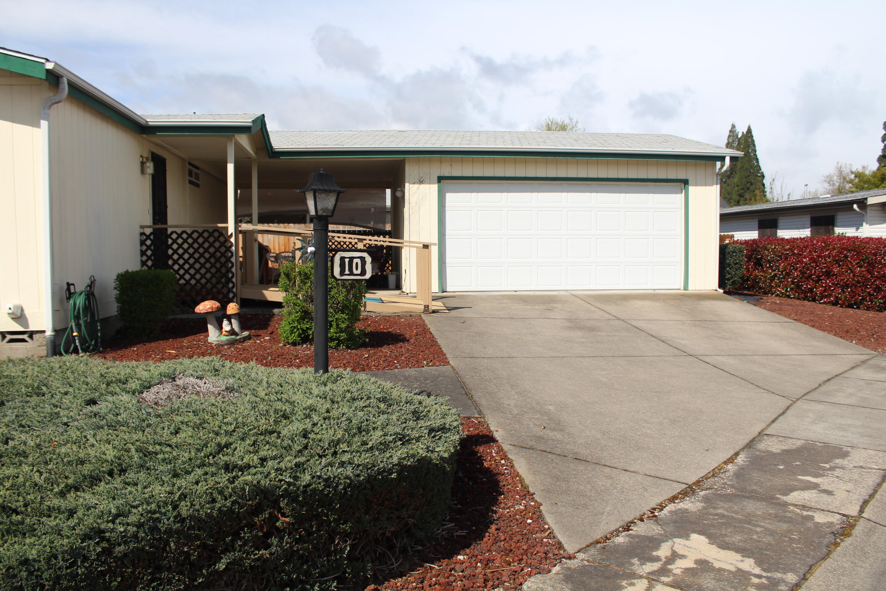 555 Freeman Road, Unit 10 Central Point, OR 97502 - Photo 21 of 28 IMG_7929