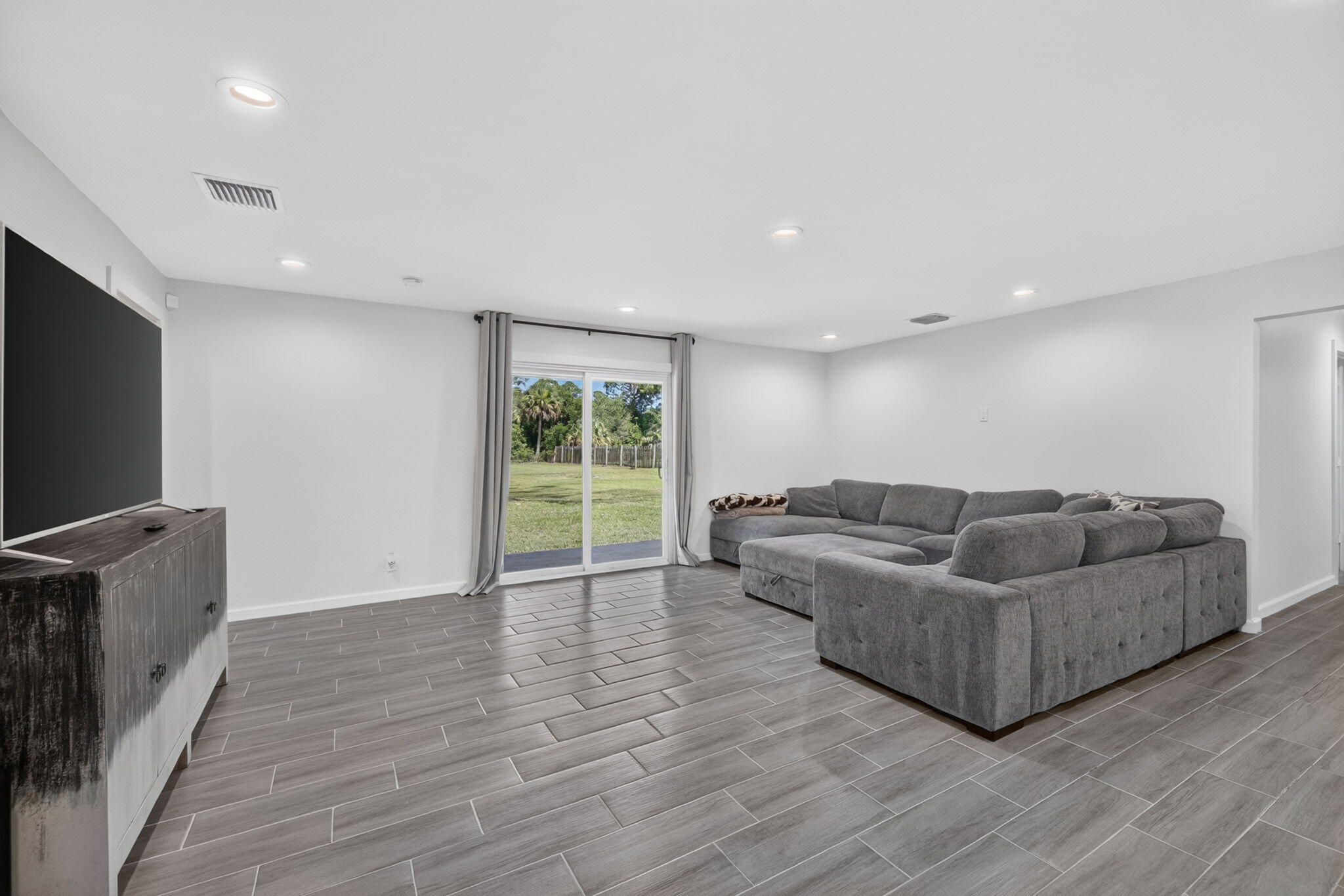 5912 Pinetree Drive Fort Pierce, FL 34982 - Photo 15 of 40 13-web-or-mls-3A5A1511