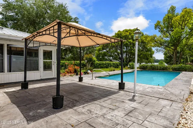 a view of a yard with cars