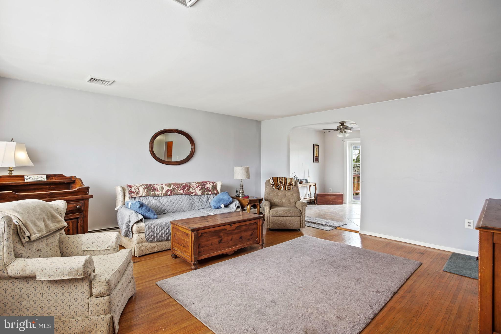 602 Lisa Road Norristown, PA 19403 - Photo 3 of 19 Gallery Image 3