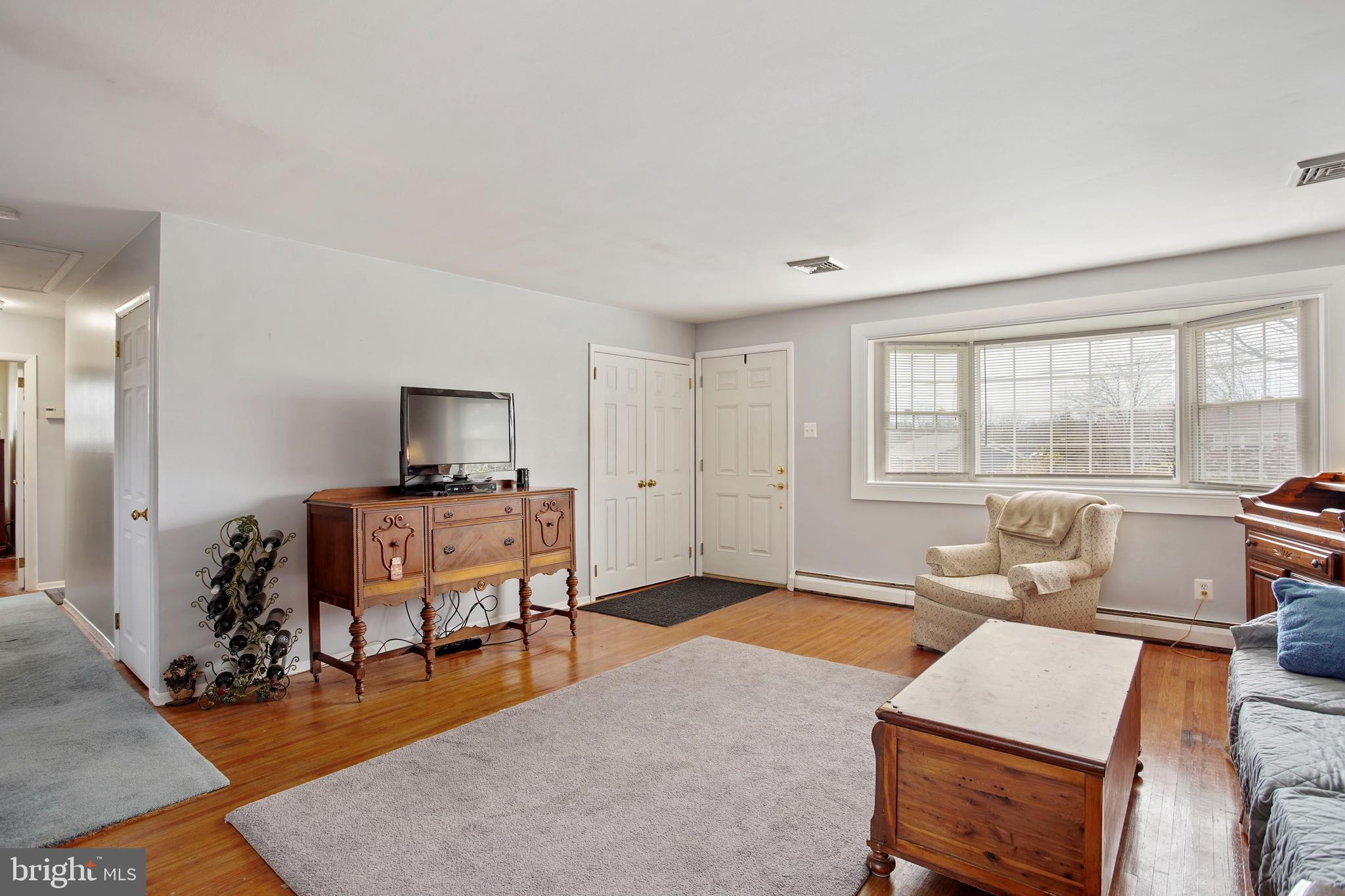 602 Lisa Road Norristown, PA 19403 - Photo 4 of 19 Gallery Image 4
