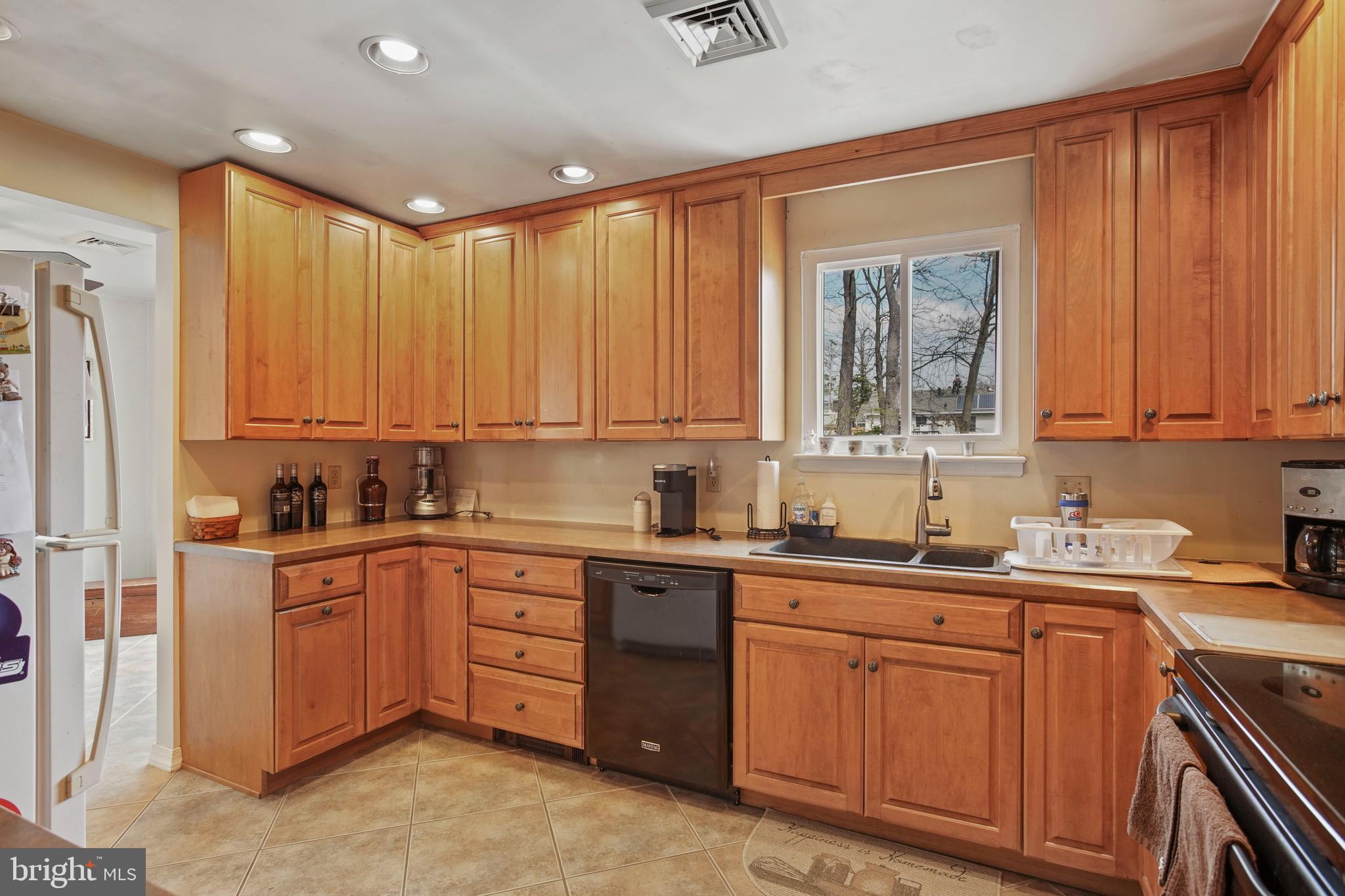 602 Lisa Road Norristown, PA 19403 - Photo 5 of 19 Gallery Image 5