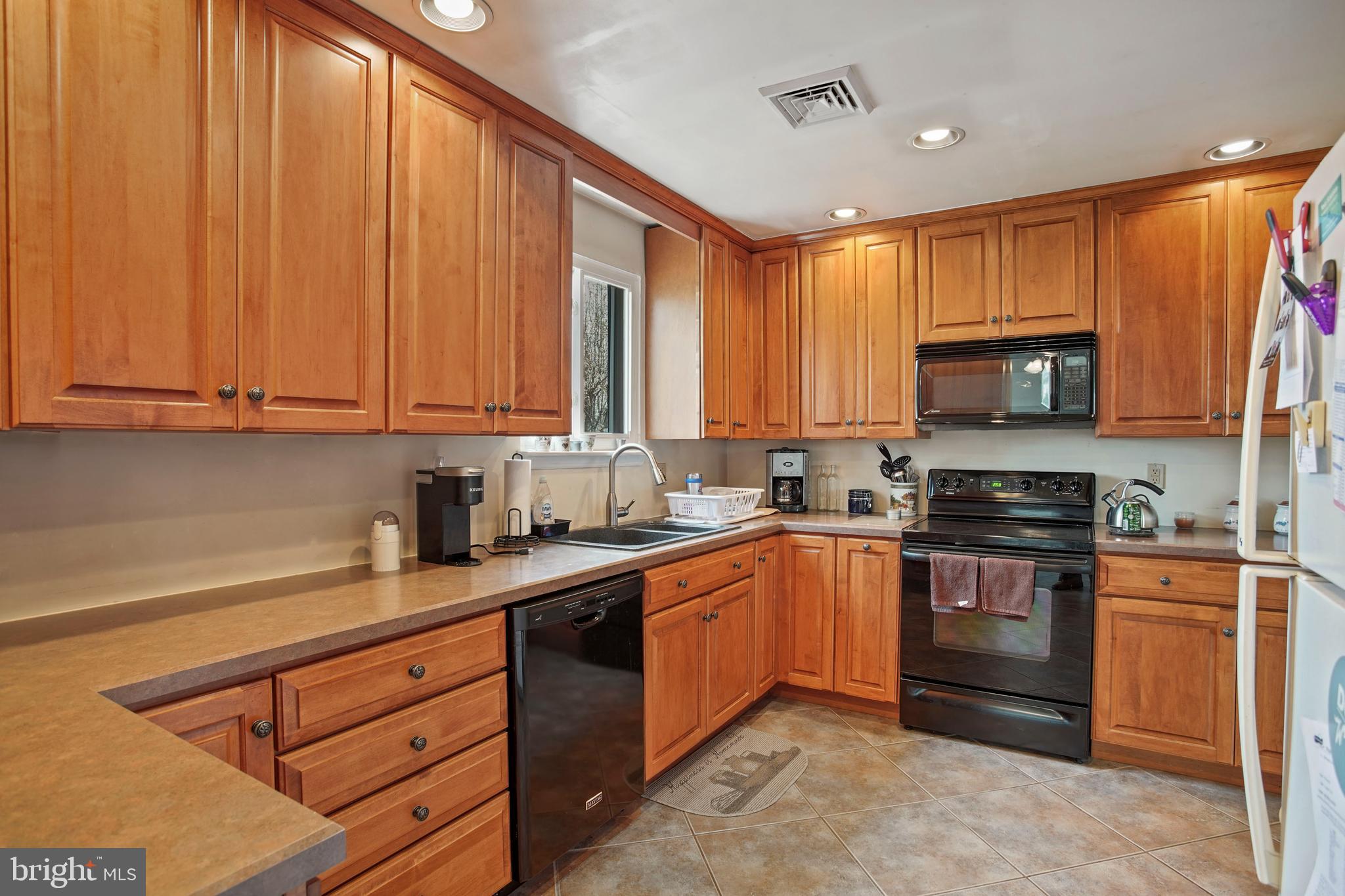 602 Lisa Road Norristown, PA 19403 - Photo 6 of 19 Gallery Image 6