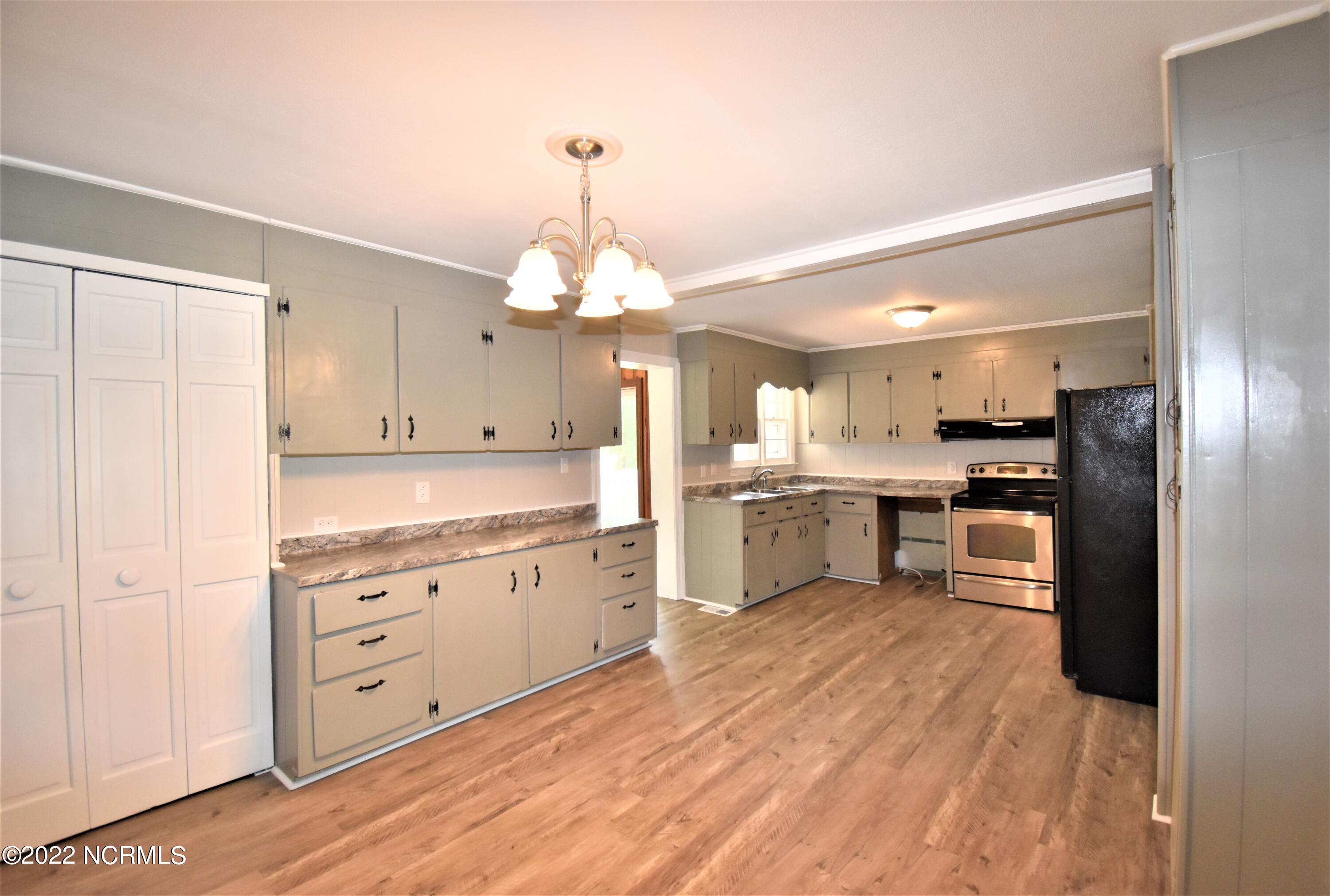 1293 Halltown Road Jacksonville, NC 28546 - Photo 16 of 56 KITCHEN