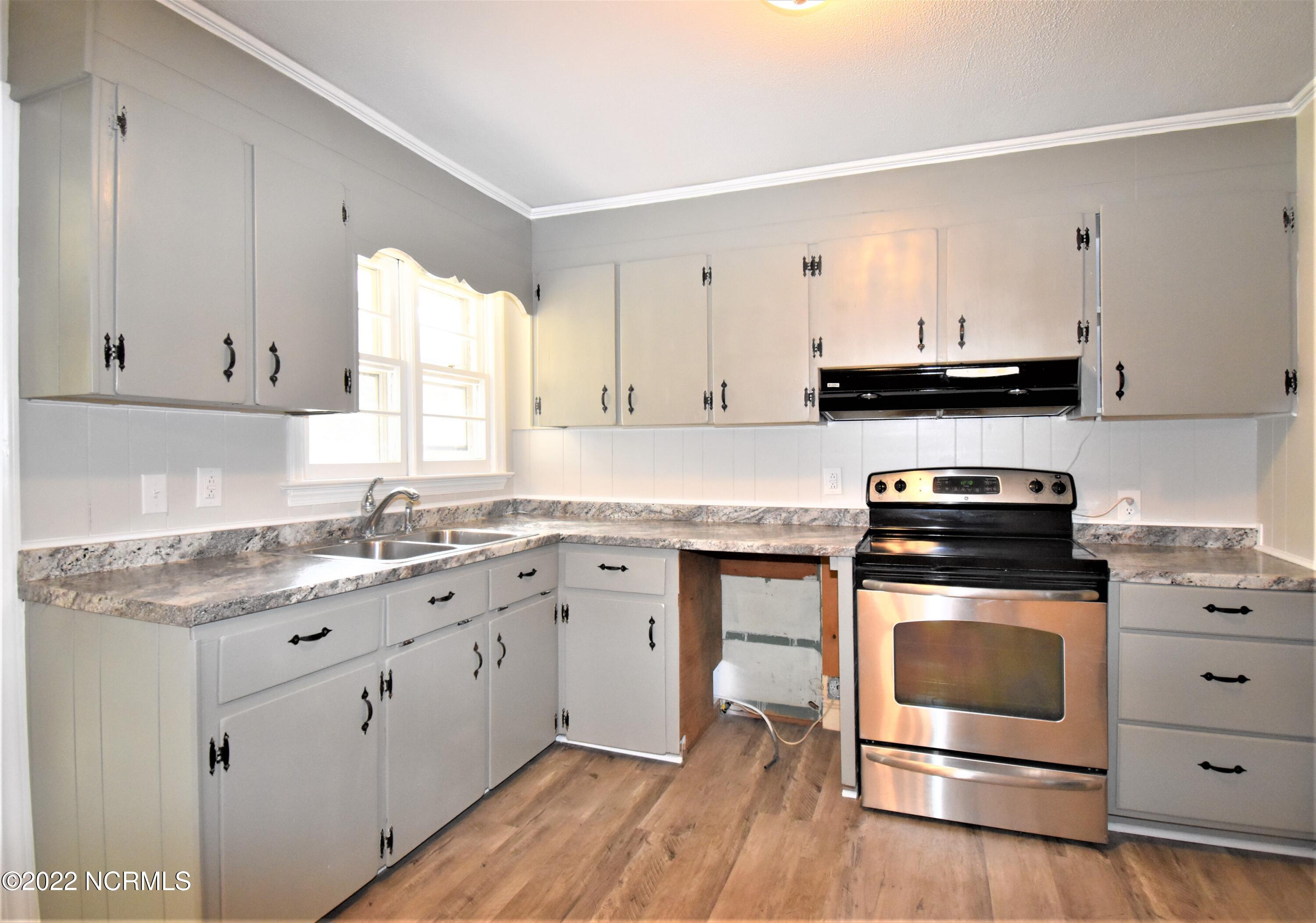 1293 Halltown Road Jacksonville, NC 28546 - Photo 20 of 56 KITCHEN