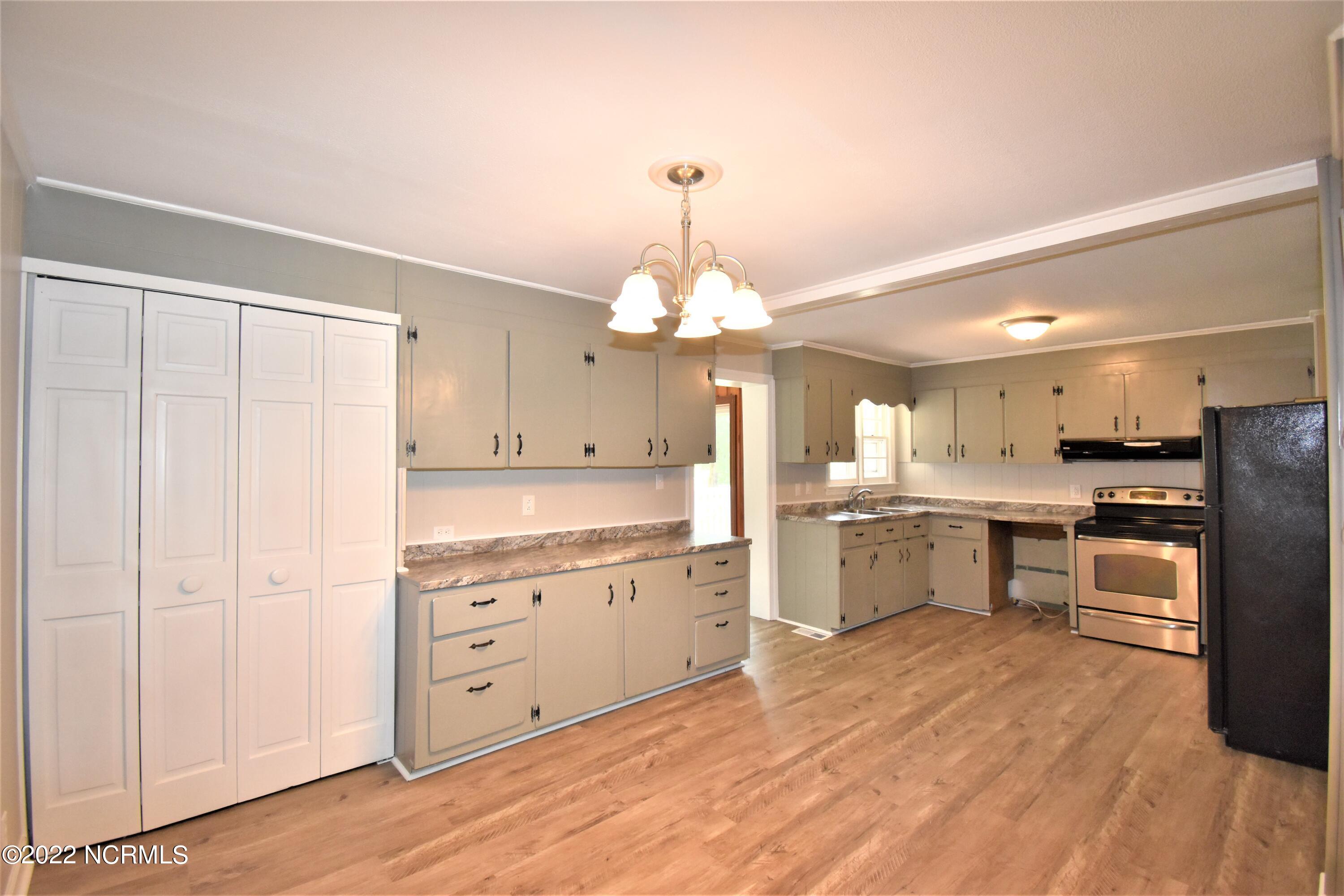 1293 Halltown Road Jacksonville, NC 28546 - Photo 23 of 56 KITCHEN