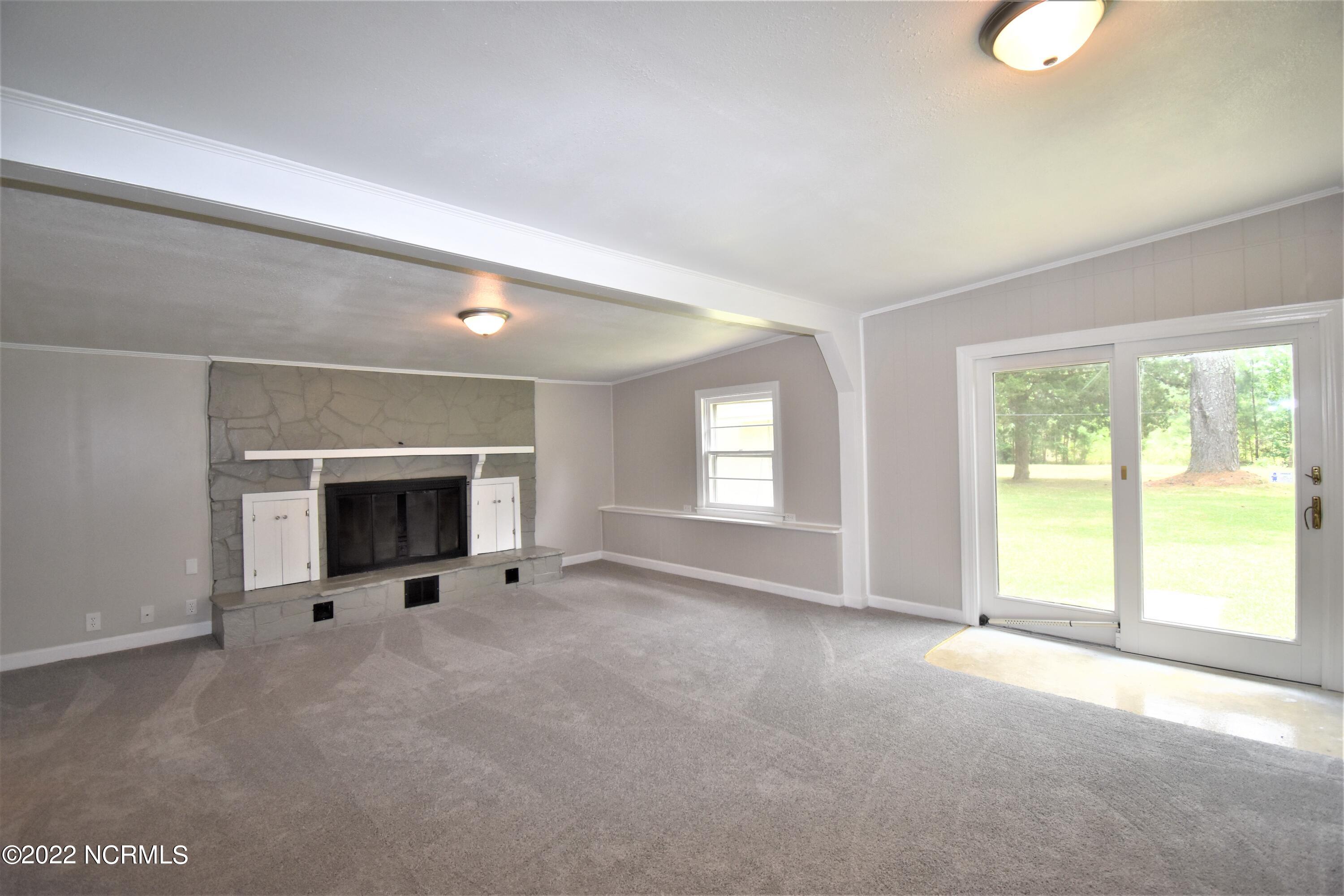 1293 Halltown Road Jacksonville, NC 28546 - Photo 28 of 56 family room