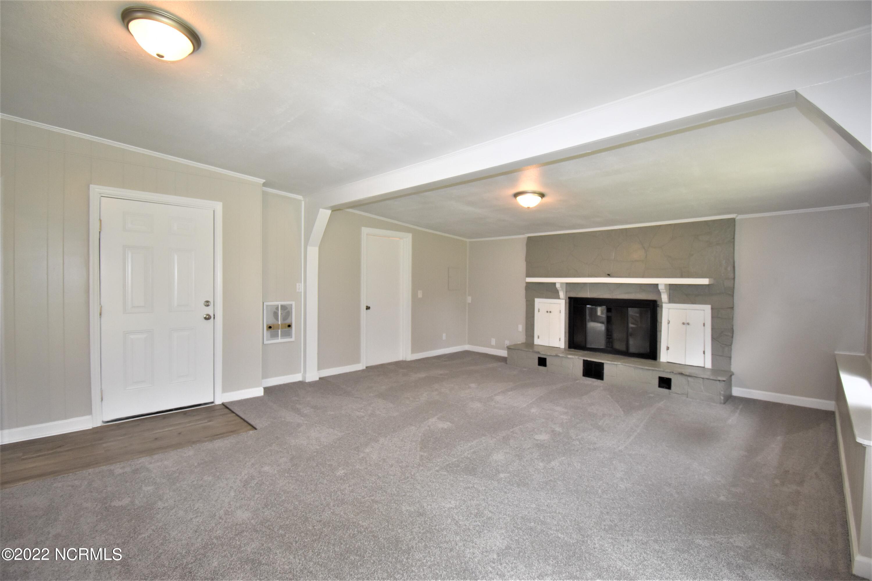 1293 Halltown Road Jacksonville, NC 28546 - Photo 29 of 56 family room