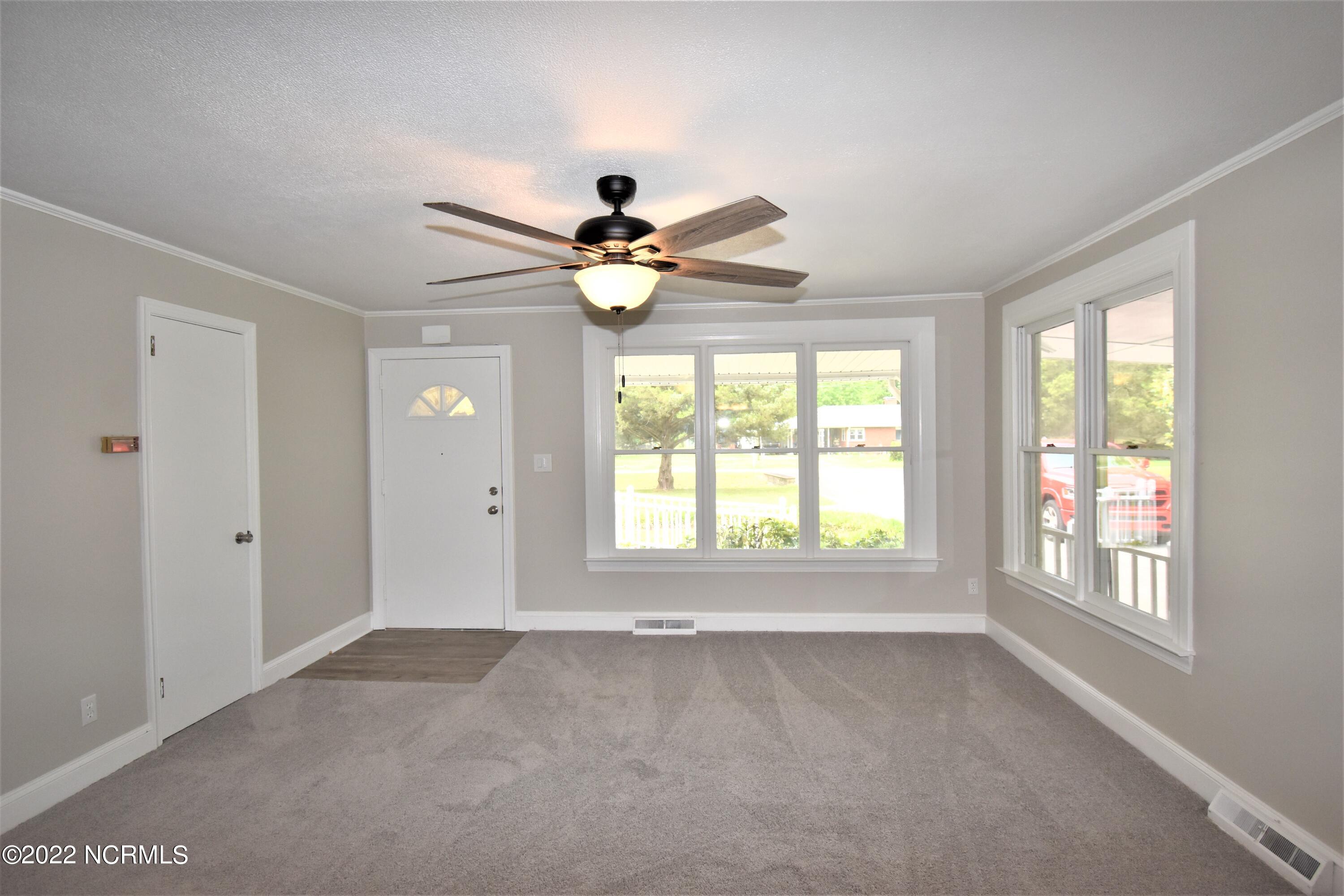 1293 Halltown Road Jacksonville, NC 28546 - Photo 4 of 56 Living Room